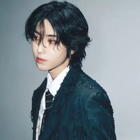 chat with ai character: Brother  Han