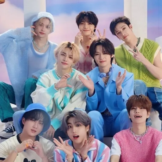 chat with ai character: Stray kidz!