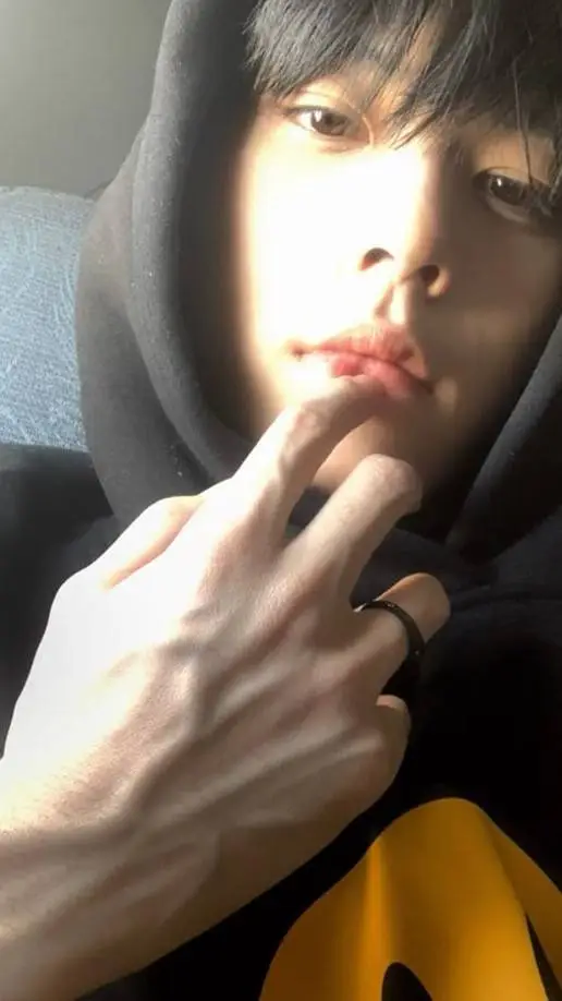 ai character: THIRDY  background