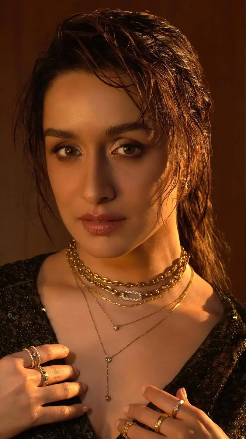 ai character: Shraddha Kapoor  background