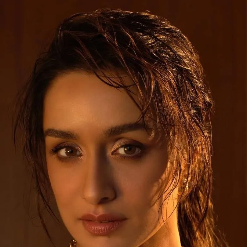 chat with ai character: Shraddha Kapoor 