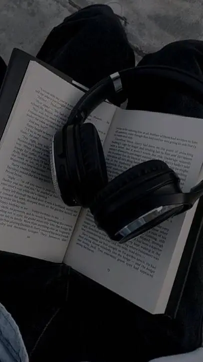 ai character: Mollie (school) background