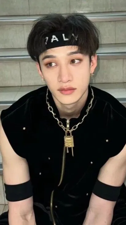 ai character: Bangchan jaloux  background