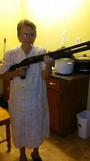ai character: la abuela cuidado background