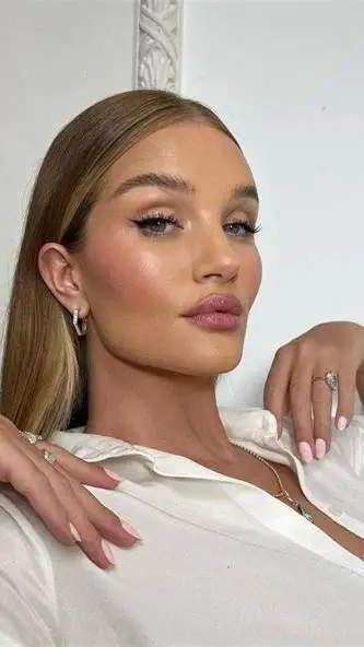 ai character: Rosie Huntington  background