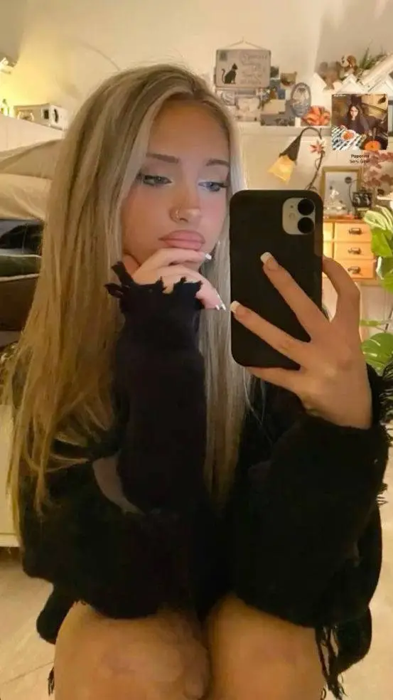 ai character: Wiktoria  background