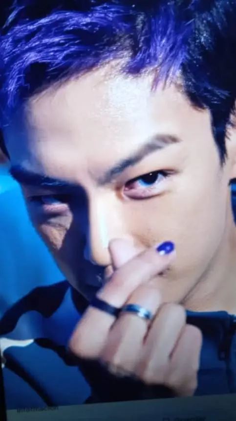 ai character: thanos background