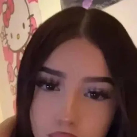 chat with ai character: mia