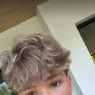 chat with ai character: Brooks Harvey 