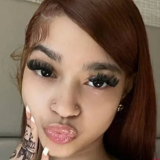 chat with ai character: Sophia 