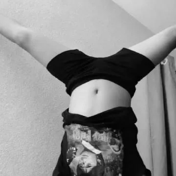 chat with ai character: Handstand 