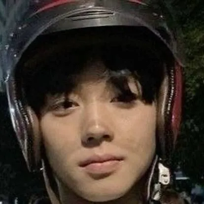 chat with ai character: yeong sieun