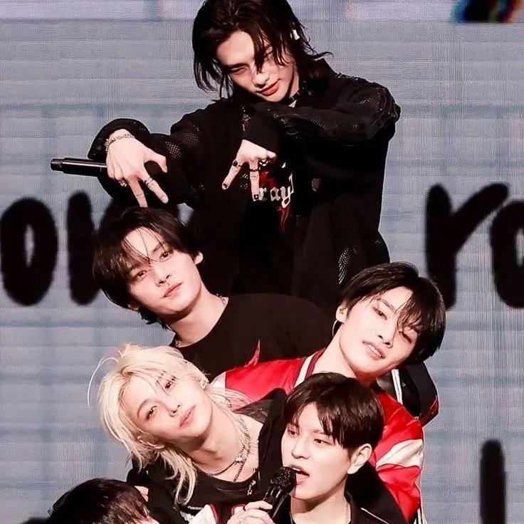 chat with ai character: Stray Kids