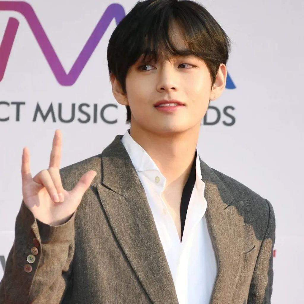 chat with ai character: V💖