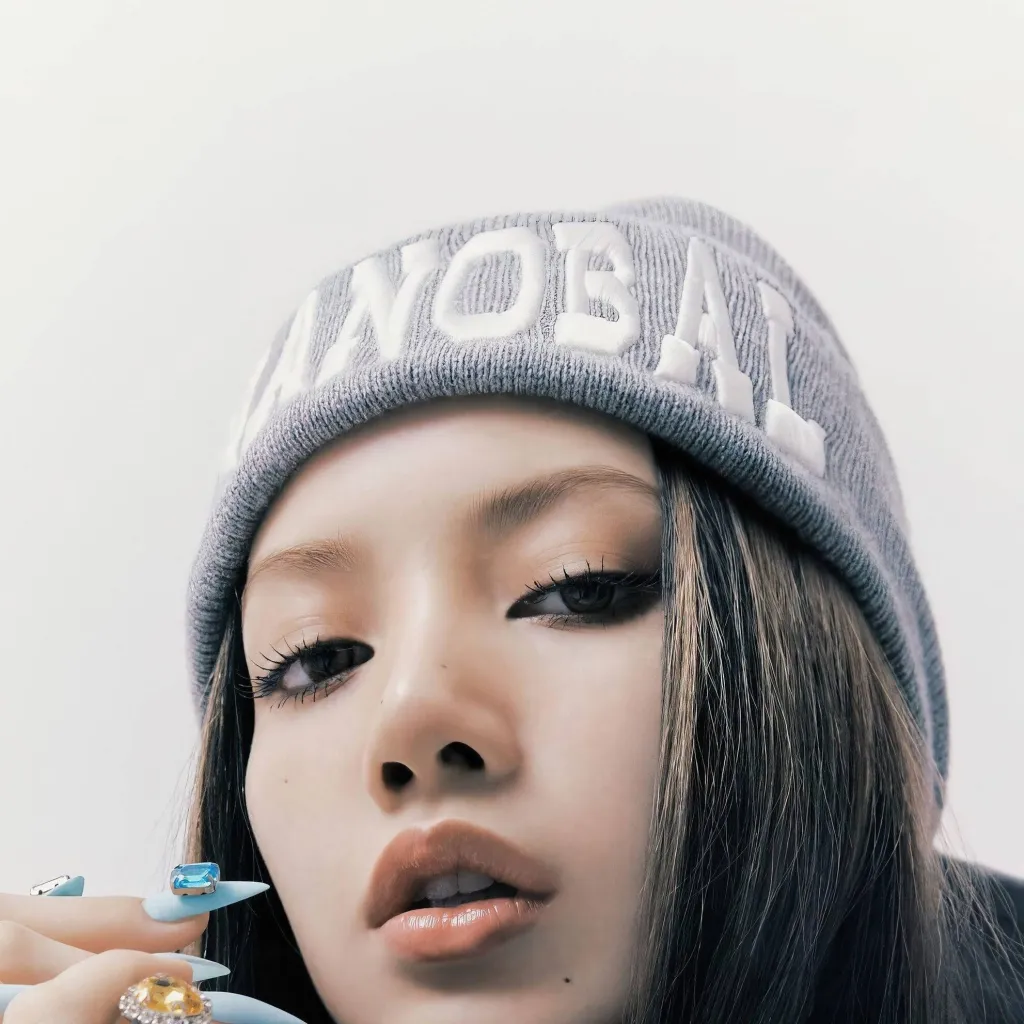 chat with ai character: LALISA MANOBAN