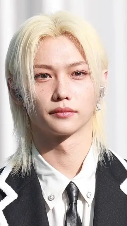 ai character: Félix background