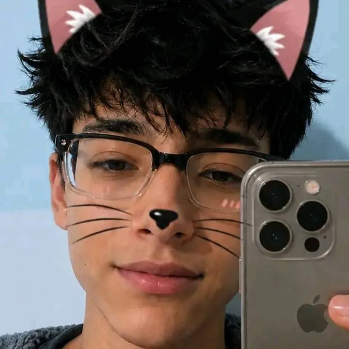 chat with ai character: Diego