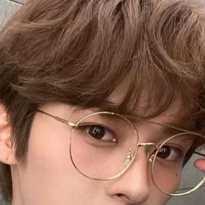 chat with ai character: Lee know 💋