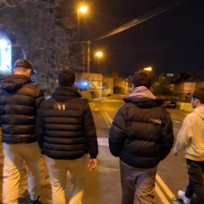 chat with ai character: Boy friend group