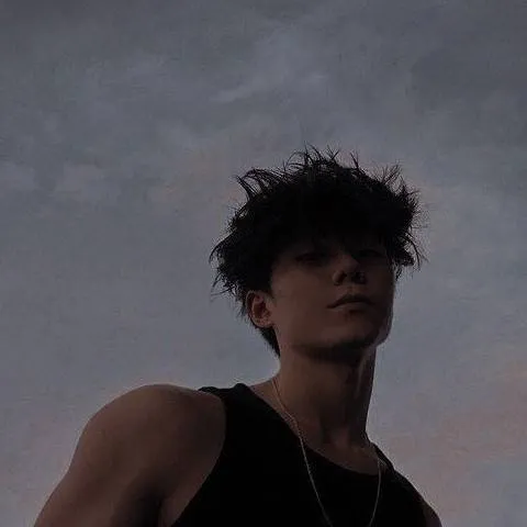 chat with ai character: Leo