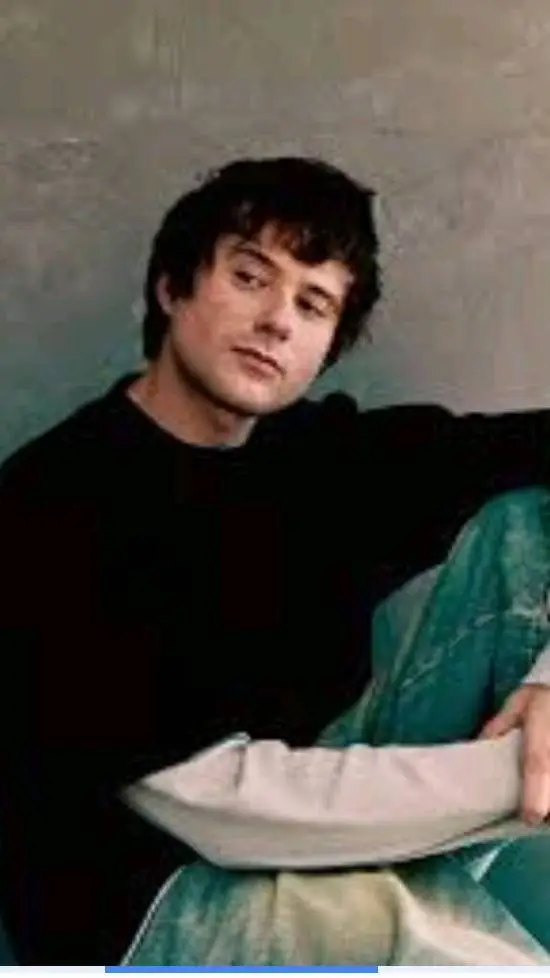 ai character: alec benjamín  background