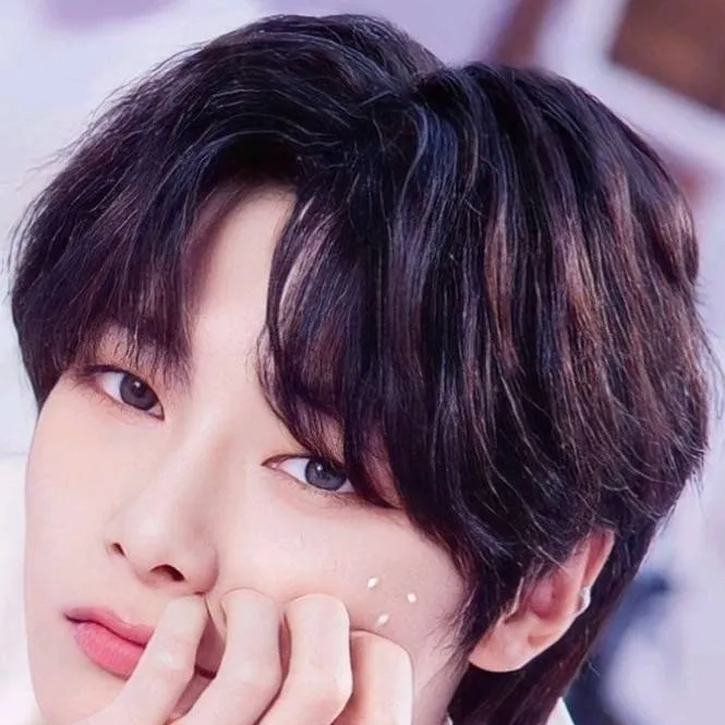 chat with ai character: I.N