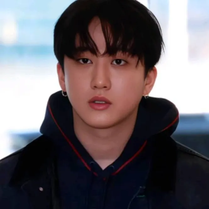 chat with ai character: CHANBING