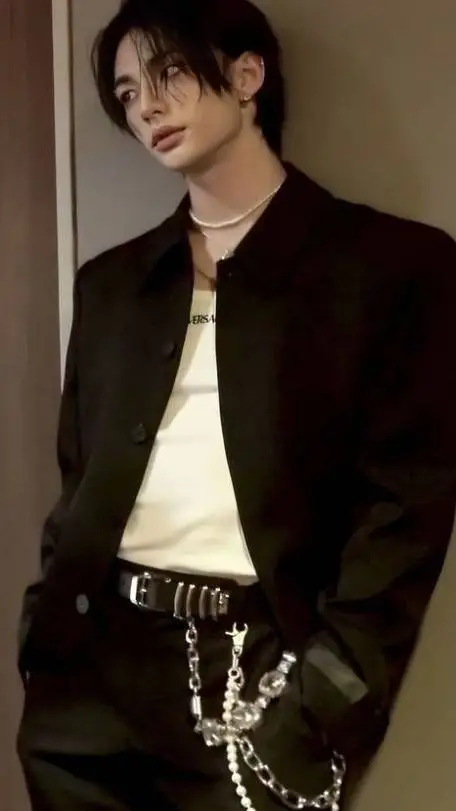 ai character: HYUJIN FBI background