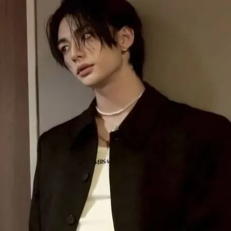 chat with ai character: HYUJIN FBI