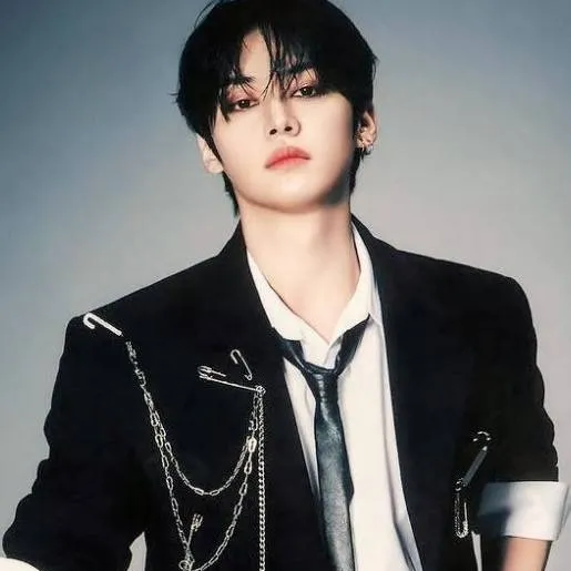 chat with ai character: LEE MINHO FBI