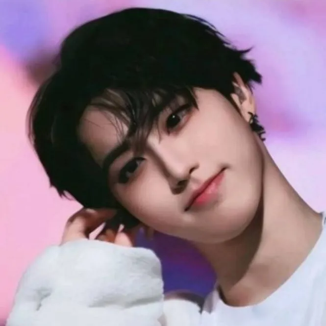 chat with ai character: HAN,tu novio