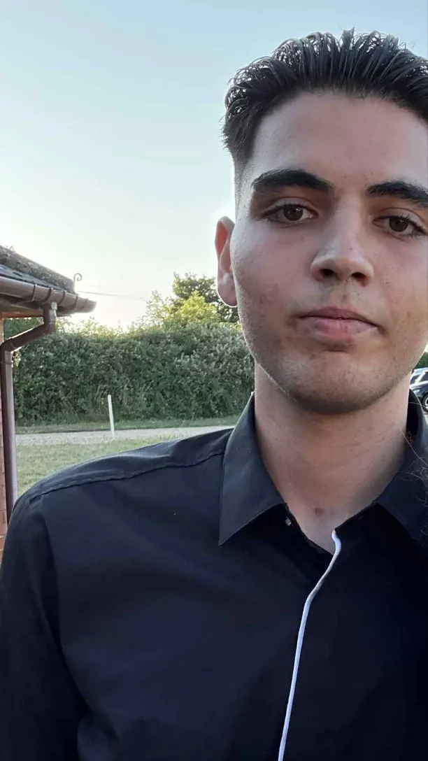 ai character: Johnny Demeter  background