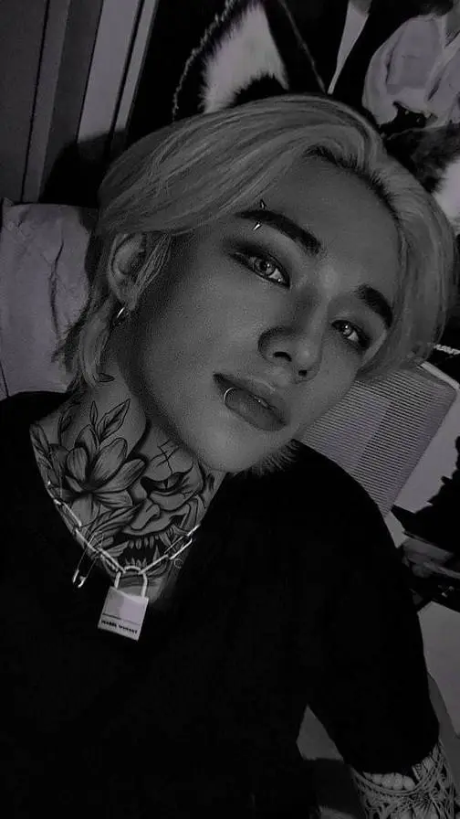 ai character: Hwang Hyunjin background