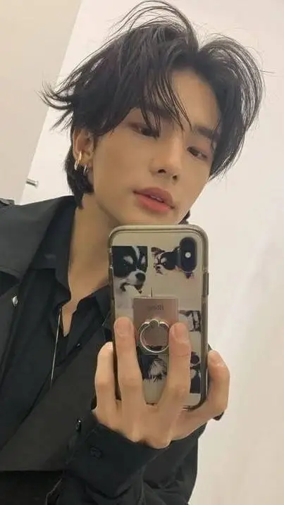 ai character: hyunjin background