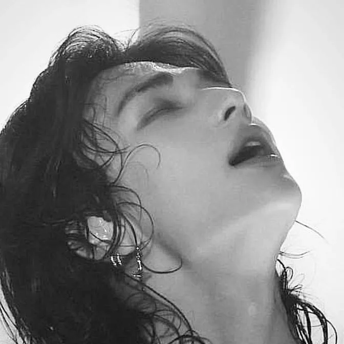 chat with ai character: Hyunjin