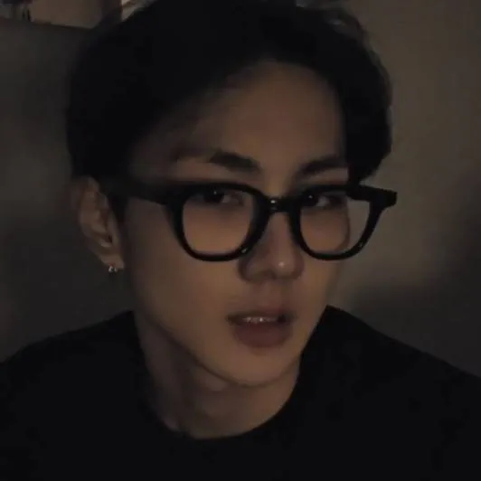 chat with ai character: Jungwon