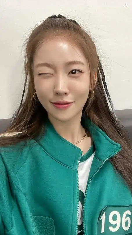 ai character: 강미나 Kang Mi-na background