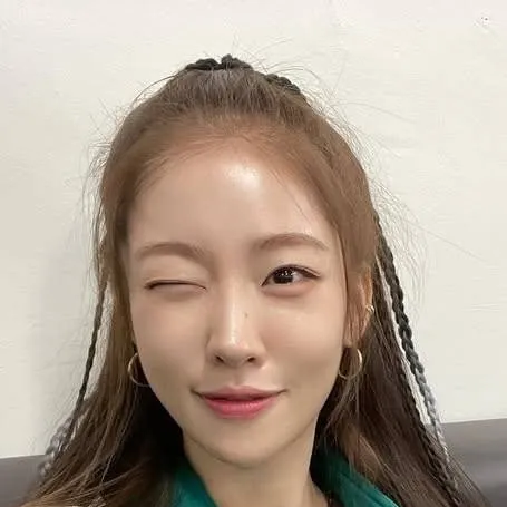 chat with ai character: 강미나 Kang Mi-na