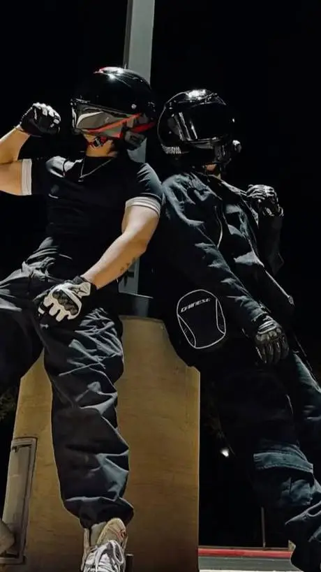 ai character: Nick y Mark background