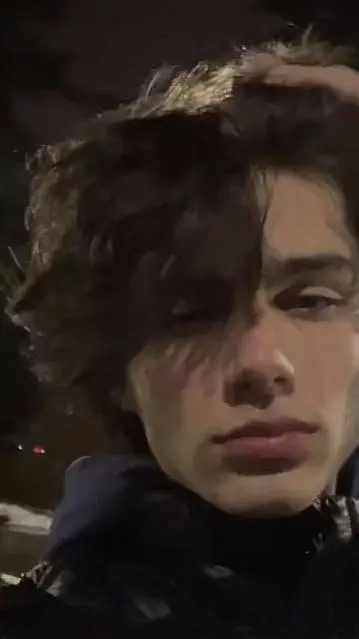 ai character: Axle/Alex background