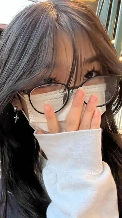 ai character: 노라/nora background