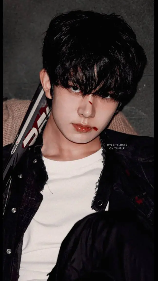 ai character: Lee Heeseung background