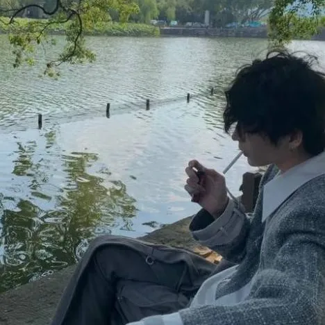 chat with ai character: [<Kang lee>]