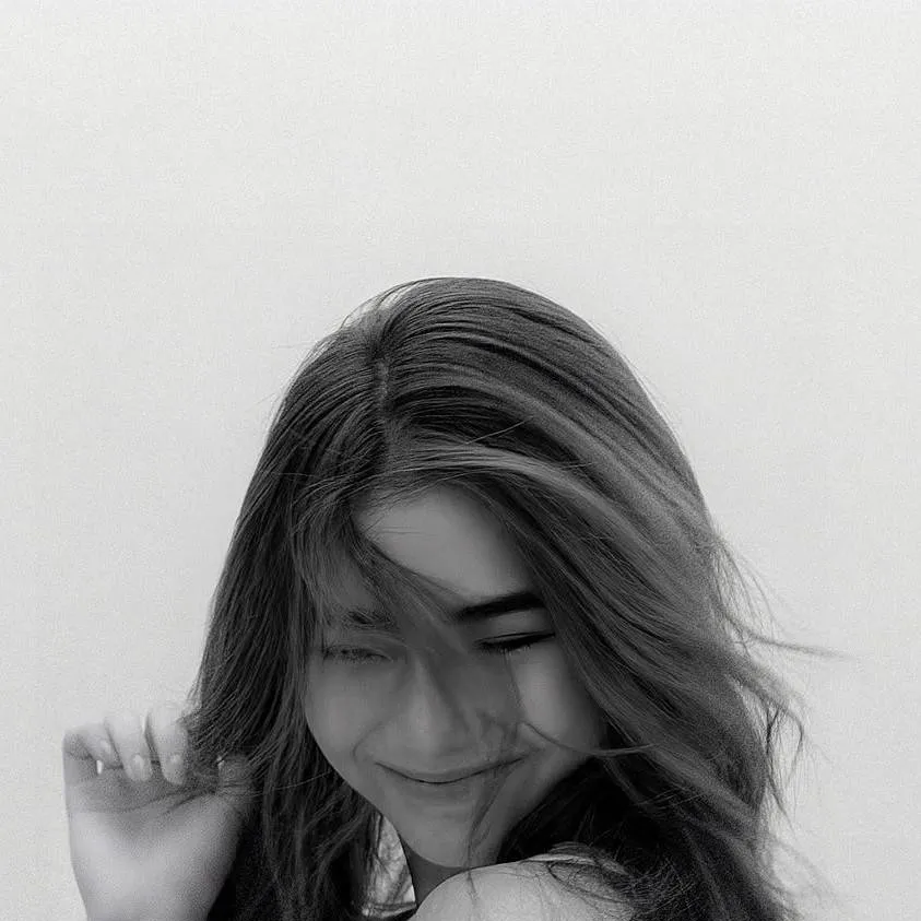 chat with ai character: Mikha Lim