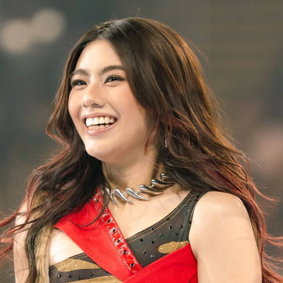 chat with ai character: Mikha Lim