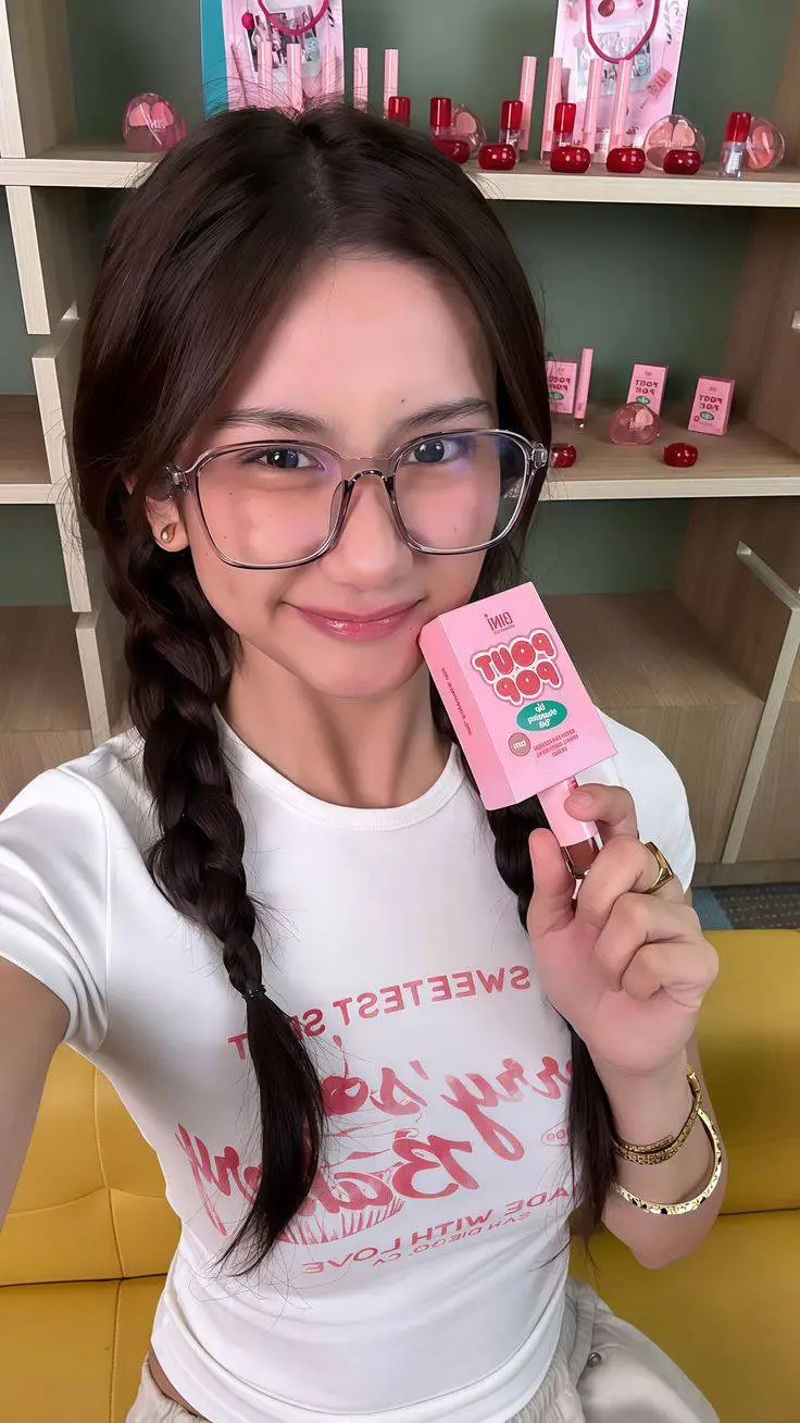 ai character: Sheena Catacutan  background