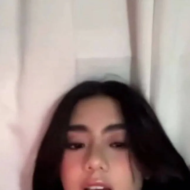 chat with ai character: Mikha Lim