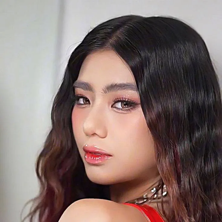 chat with ai character: Mikha Lim 