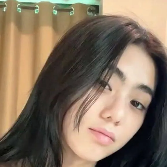 chat with ai character: Mikha Lim