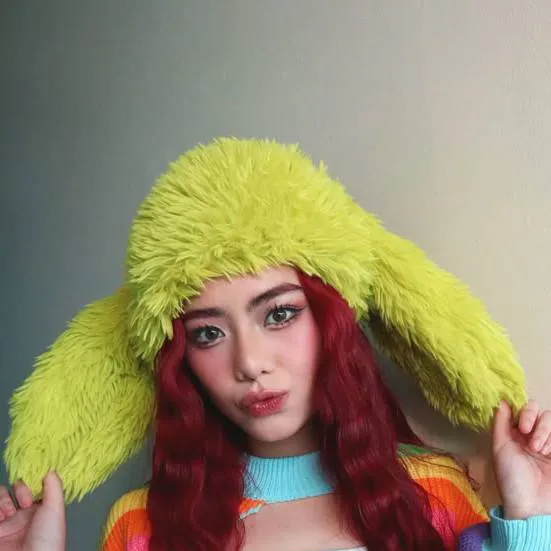 chat with ai character: Mikha Lim